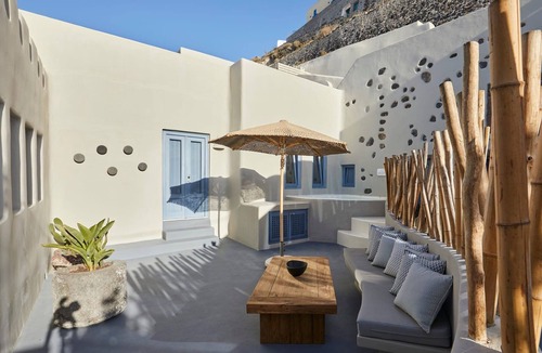 Santorini Villa | Premium Santorini Apartment | 1 Bedroom Suite | Apartment Grim