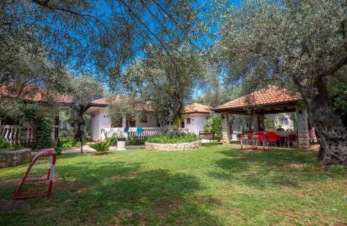 Utjeha Resort | President Bungalows and Apartments