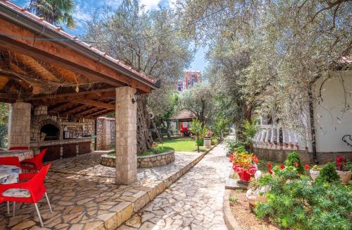Utjeha Resort | President Bungalows and Apartments