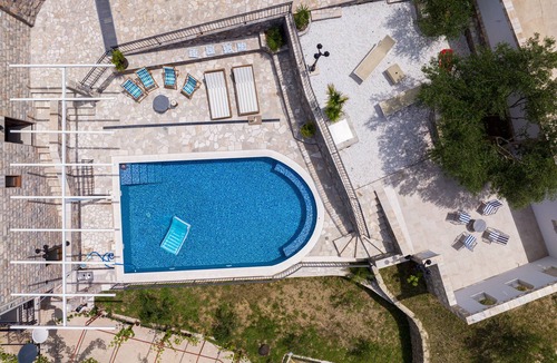 Seoca Apartment | Prestige 3Bdr Apartment w/Pool and Scenic Views