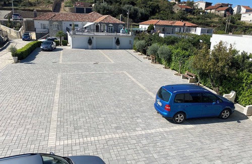 Ulcinj Apartment | PRINCESS Valdanos - Spacious family apartment, kitchenette, AC, Wi-Fi & terrace