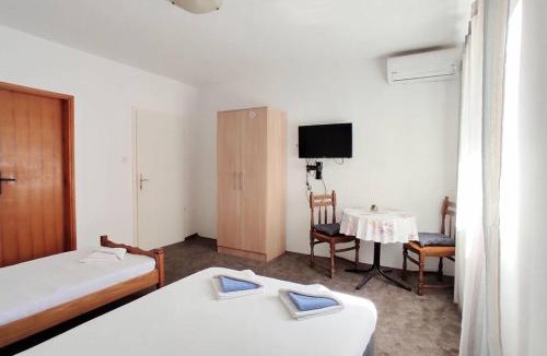 Bijela Apartment | Private En Suite Room Matkovic. Kotor Bay