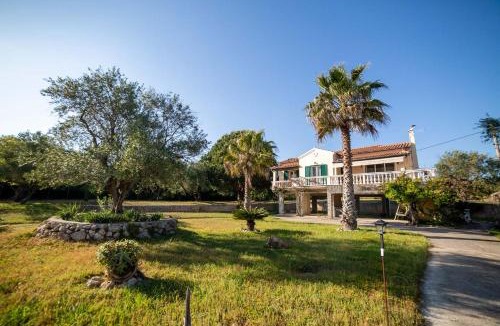 Chalikounas House | Private holiday villa close by to Halikunas beach and Korission lagoon
