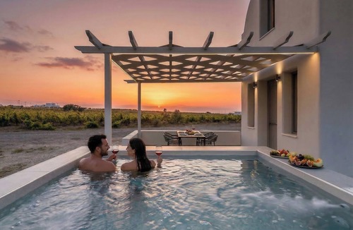 Kamari Villa | Private Jacuzzi Villa w/sunset view 6' from sea