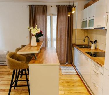 Przno Apartment | Pržno Coastal Dream - Luxury Spacious Holiday Condo with Sea view