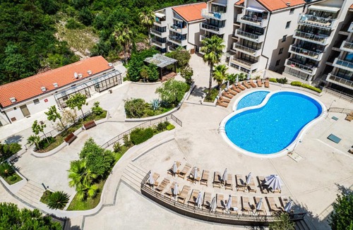 Przno Apartment | Przno Sea & Pool View Apartment