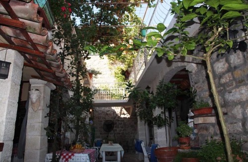 Old Town House | Quaint & Affordable Stay in Budva Traditional Stone House - Double Room 1