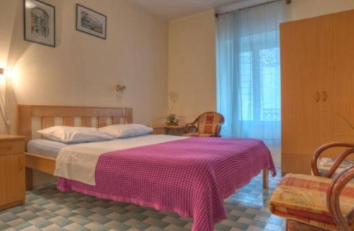 Old Town House | Quaint & Affordable Stay in Budva Traditional Stone House - Family Room 2