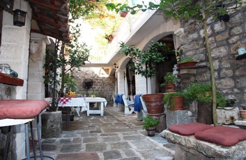 Old Town House | Quaint & Affordable Stay in Budva Traditional Stone House - Double Room 1
