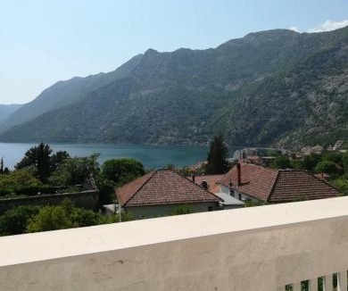 Risan House | Queen Teuta - Sea View - Private Parking & Garden - BBQ Grill