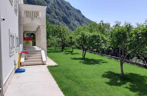 Risan House | Queen Teuta - Sea View - Private Parking & Garden - BBQ Grill