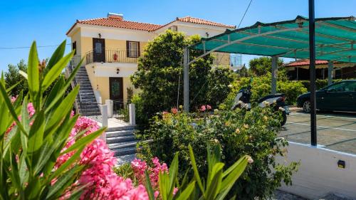 Potokaki Apartment | Queensize bed a walkaway to pythagorio city center