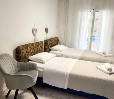 Platia Viktorias Apartment | Quiet 5m to Metro Netflix New Inv AC Full Kit