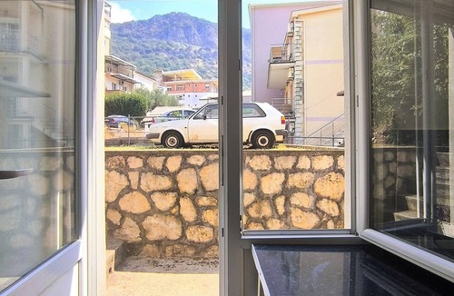 Lazi Apartment | Quiet Garden Studio w/Private Entrance & Parking