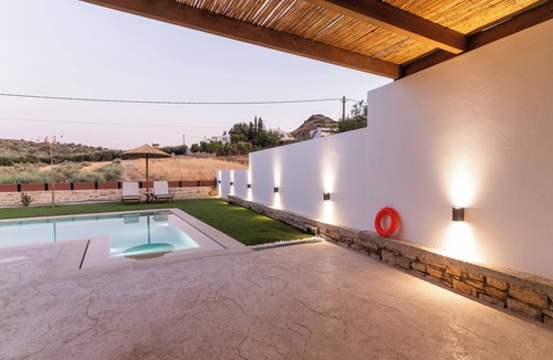 Sivas Villa | Quiet 2 bedroom and 2 bathroom villa with a big infinite swimming pool