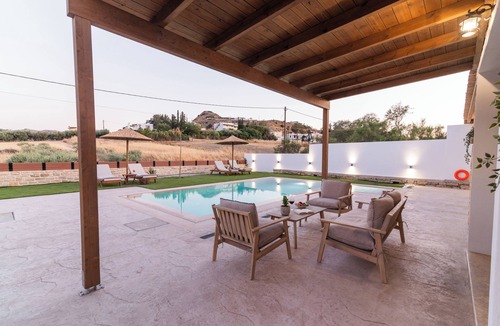 Sivas Villa | Quiet 2 bedroom and 2 bathroom villa with a big infinite swimming pool