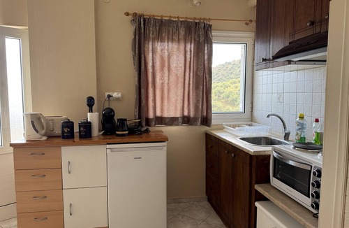 Gythio Apartment | Quiet holiday flat with a view over the Laconian Gulf