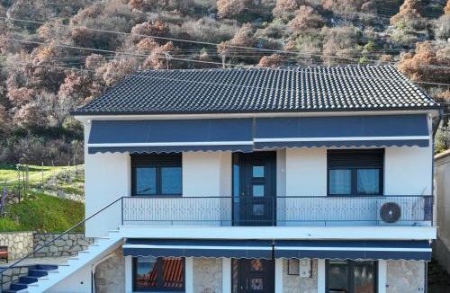 Kastoria Apartment | Quiet pocket lake view