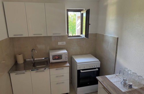 Radanovici Apartment | Quiet, safe stay with free parking, 20 min drive from Kotor, Tivat or Budva!