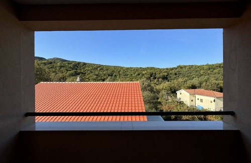 Radanovici Apartment | Quiet, safe stay with free parking, 20 min drive from Kotor, Tivat or Budva!