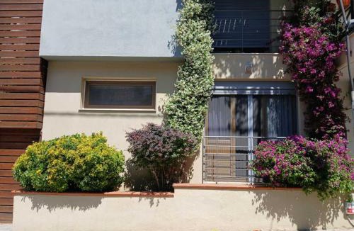 Agios Pavlos Apartment | Quiet Urban Studio with Private Backyard