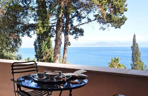 Perama Villa | R 1388 Villa with BBQ, Home cinemas & Outdoor lounge