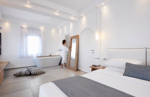 Exo Gialos Villa | R 1475 Petra with Bottle of Wine upon Arrival, Garden View & Veranda.