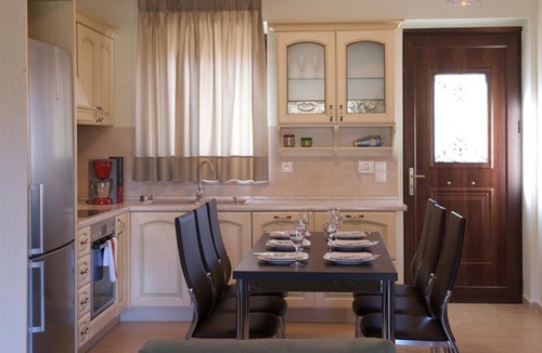 Spanokhorion Villa | R 3004 Villa Emerald with Central Heating, Fireplace & Soundproof Windows.