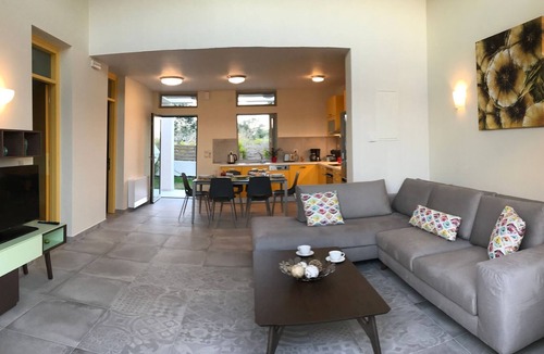 Messonghi Villa | R 3077 Villa Farley With Air Conditioning ,Garden View & Soundproof Windows.