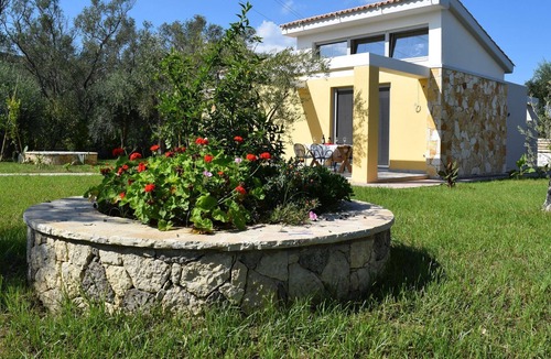 Messonghi Villa | R 3077 Villa Farley With Air Conditioning ,Garden View & Soundproof Windows.