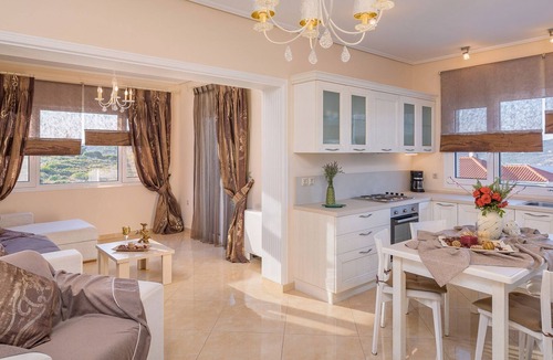 Samos Town Apartment | R 3122 Villa Fife With Living Room.Guest Laundry & Garden View