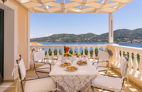 Samos Town Apartment | R 3122 Villa Fife With Living Room.Guest Laundry & Garden View
