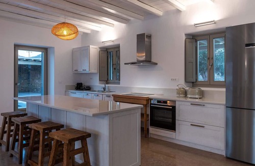 Mykonos Villa | R 3168 Villa Floortje With Dishwasher.Outdoor shower & Espresso machine,