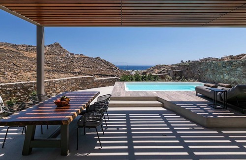 Plintri Villa | R 3235 Villa Halstead With Espresso machine ,Mini fridge & Private gym.