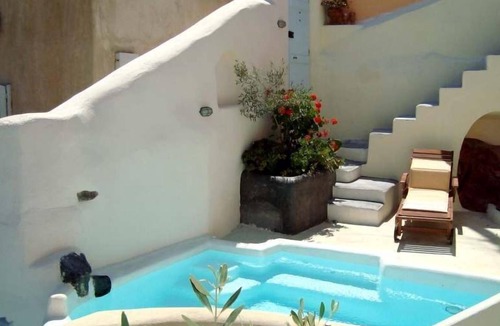 Emporio Villa | R 399 Luxury 2 Bed Villa With Outdoor Pool and Jacuzzi Daily Maid Service