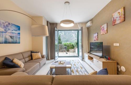 Morinj Apartment | Radiant Morinj Lavander Bay apt