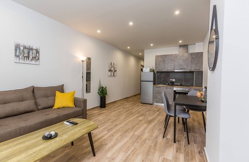 Dafni-Ymittos Apartment | Raise Athens Metro Apartments