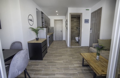 Dafni-Ymittos Apartment | Raise Averof Serviced Apartments