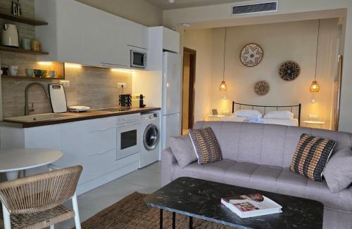 Kato Diminio Apartment | Rastoni Sea View Studio with Shared Pool