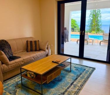 Kato Diminio Apartment | Rastoni Sea View Suite with shared pool