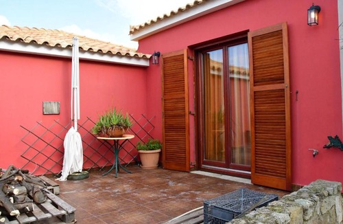 Kontos House | Red House Retreat Aegina Kontos