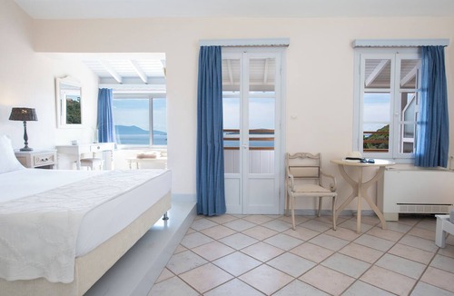 Nikiana Hotel | Red Tower