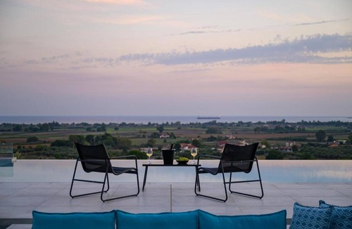 Pyrgos Villa | Reina Del Cielo Luxury Villa
