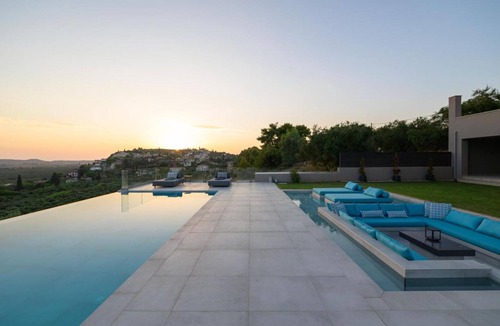 Pyrgos Villa | Reina Del Cielo Luxury Villa