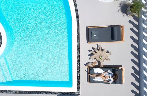 Exo Gialos Villa | Relaxing & Ambient Santorini Villa | 2 Bedrooms | Cave Stone