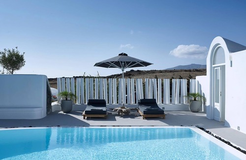 Exo Gialos Villa | Relaxing & Ambient Santorini Villa | 2 Bedrooms | Cave Stone