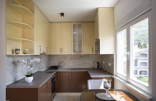 Sutomore Apartment | Relaxing One-bedroom Apartment with Rooftop Pool