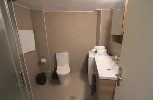 Kozani Apartment | Renovated Central 2 Bedroom Apartment in Kozani