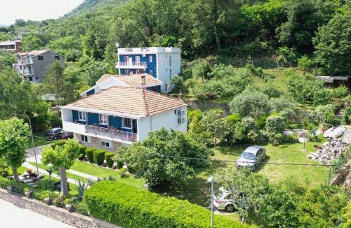 Prcanj Villa | Rent a Vacation House in Kotor Bay