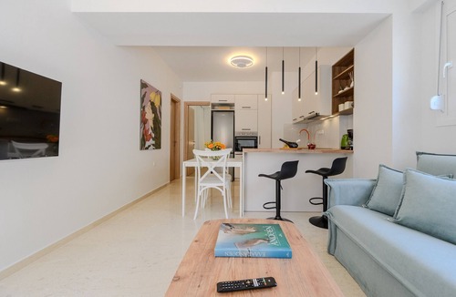 Rethymno Apartment | Rethymno cozy corner apartment next to all amenities